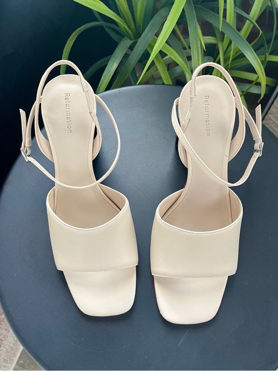 Reformation Shoes - Reformation Grayson Heeled Sandal in Natural  (Size 9)